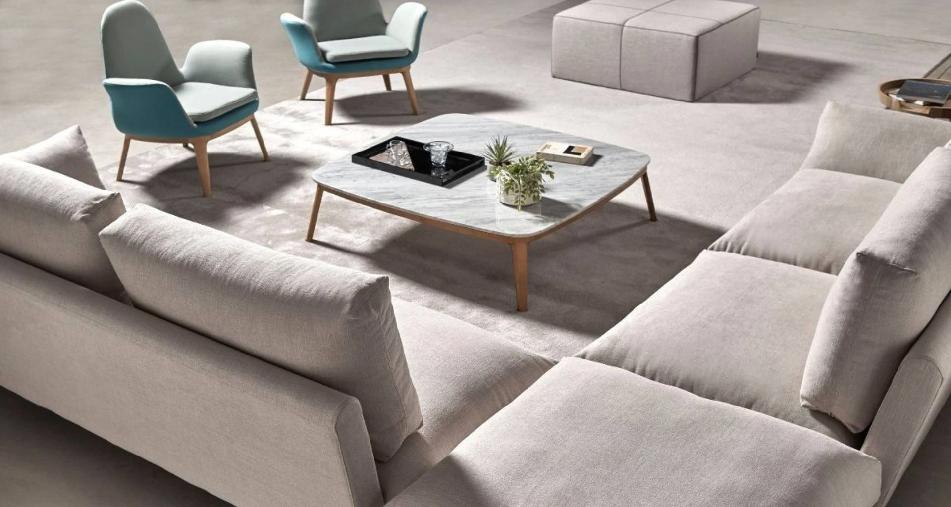 Aufmacher_Belta_AXIS-sofa-para-Hotel-y-Vivienda-Mobiliario-Living-Hospitality-Belta-Frajumar-8